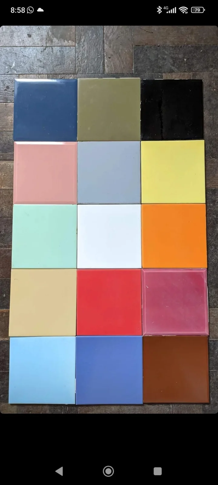 Amostras de azulejos coloridos fora de linha