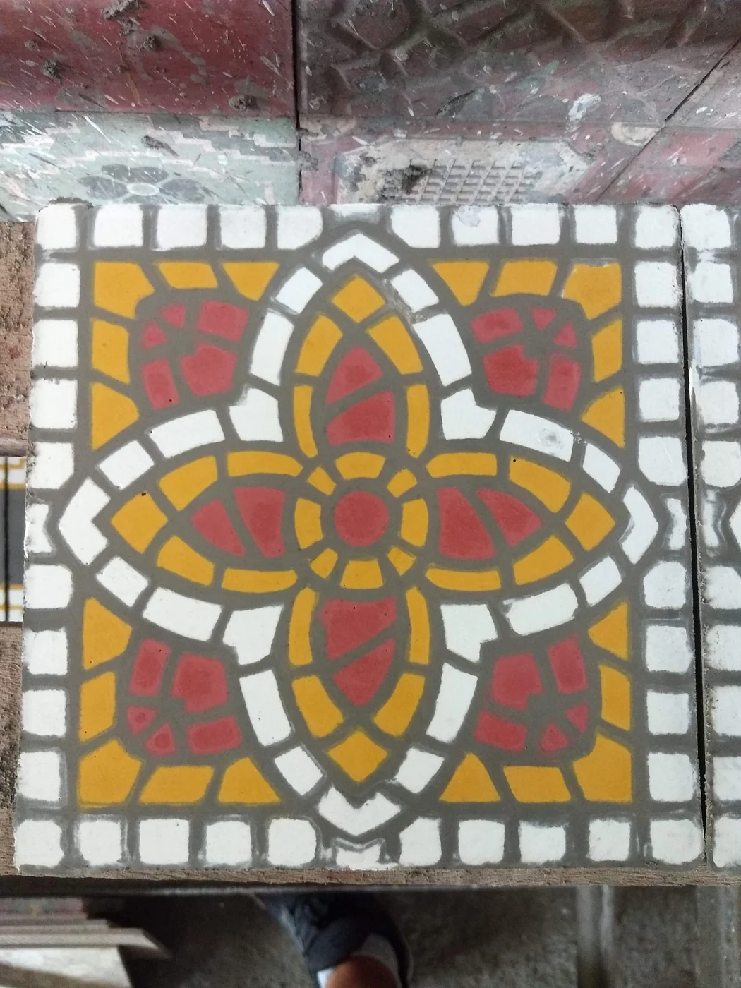 Ladrilho vermelho e creme