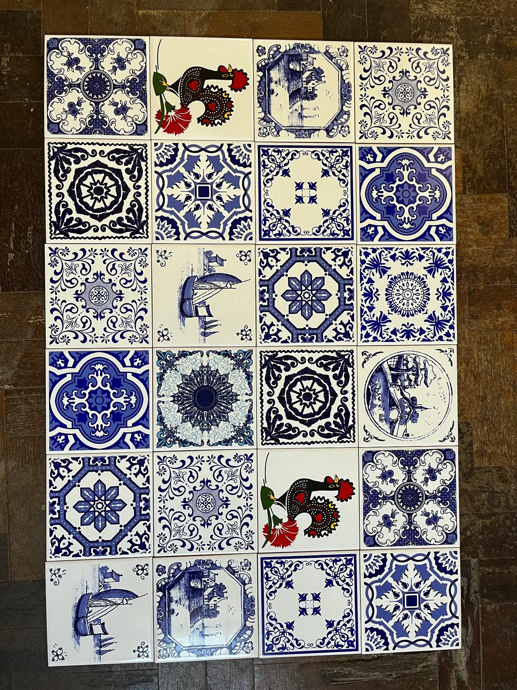 Painel com azulejos decorativos azuis