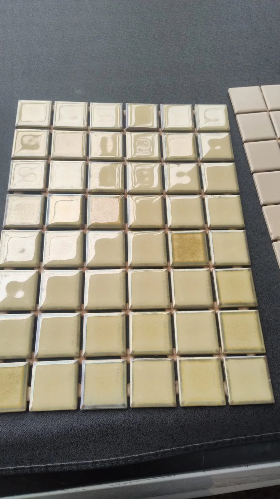 Pastilhas quadradas esmaltadas